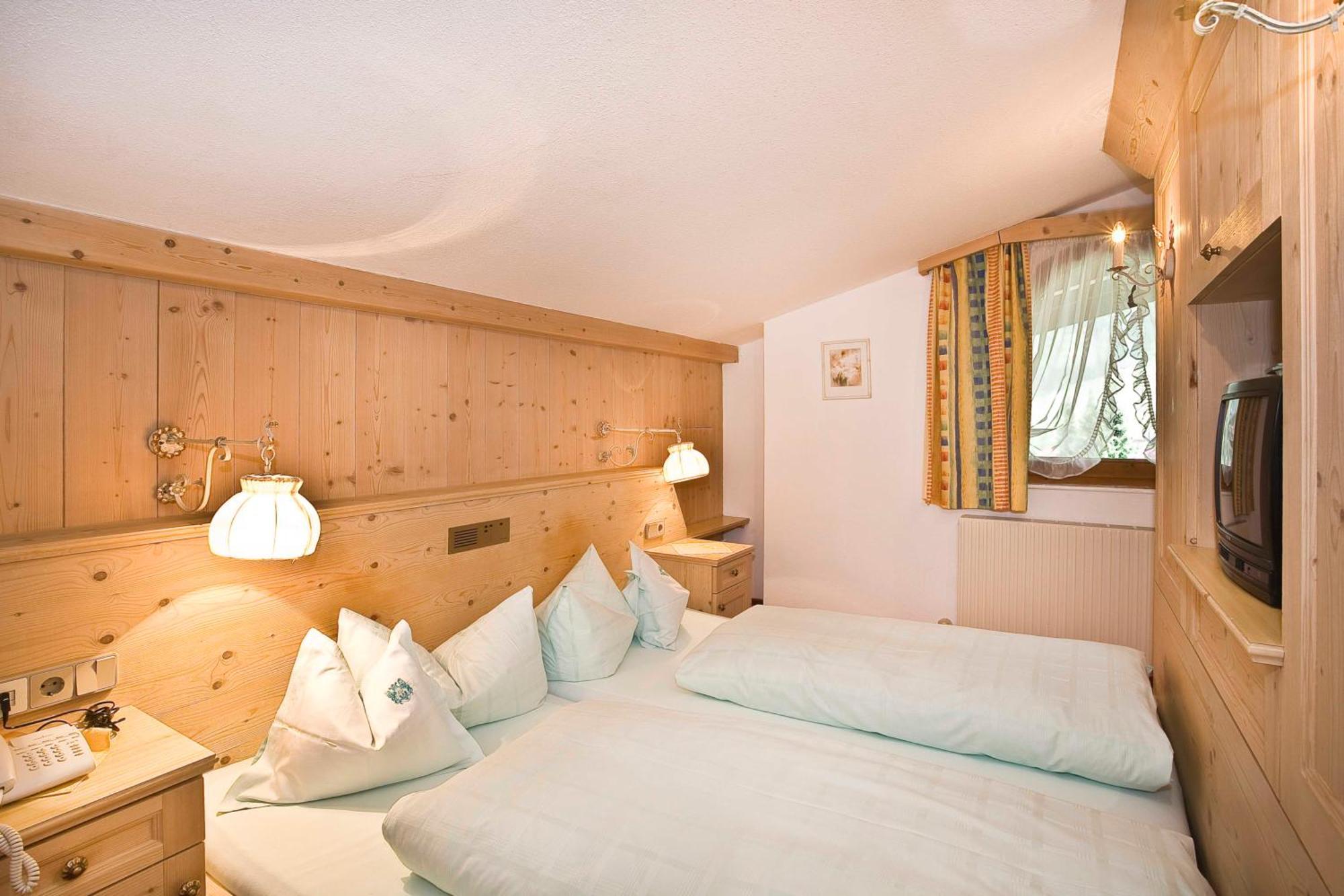 Alpenhotel Fernau นอยชติฟ อิม ชตูไปทัล ภายนอก รูปภาพ